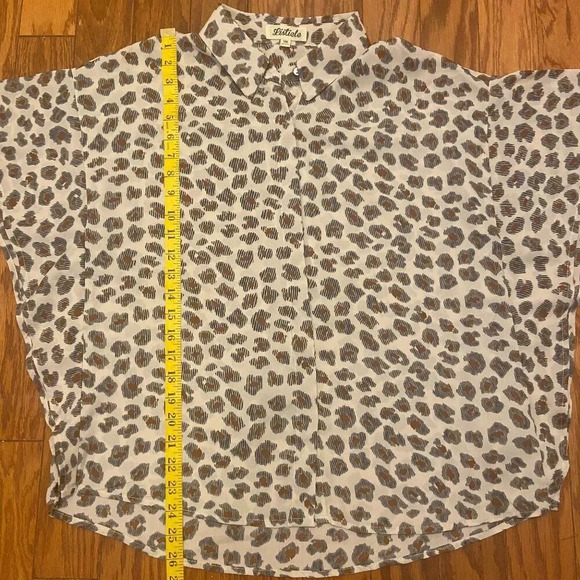 Listicle Leopard Like Print ButterFly Sleeve Button Down, Medium - Picture 7 of 9